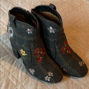 Indigo rd. Plaid/Floral Booties